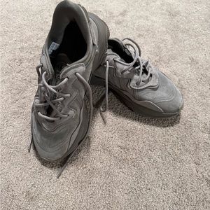 Adida ozweego size 7.5 gray